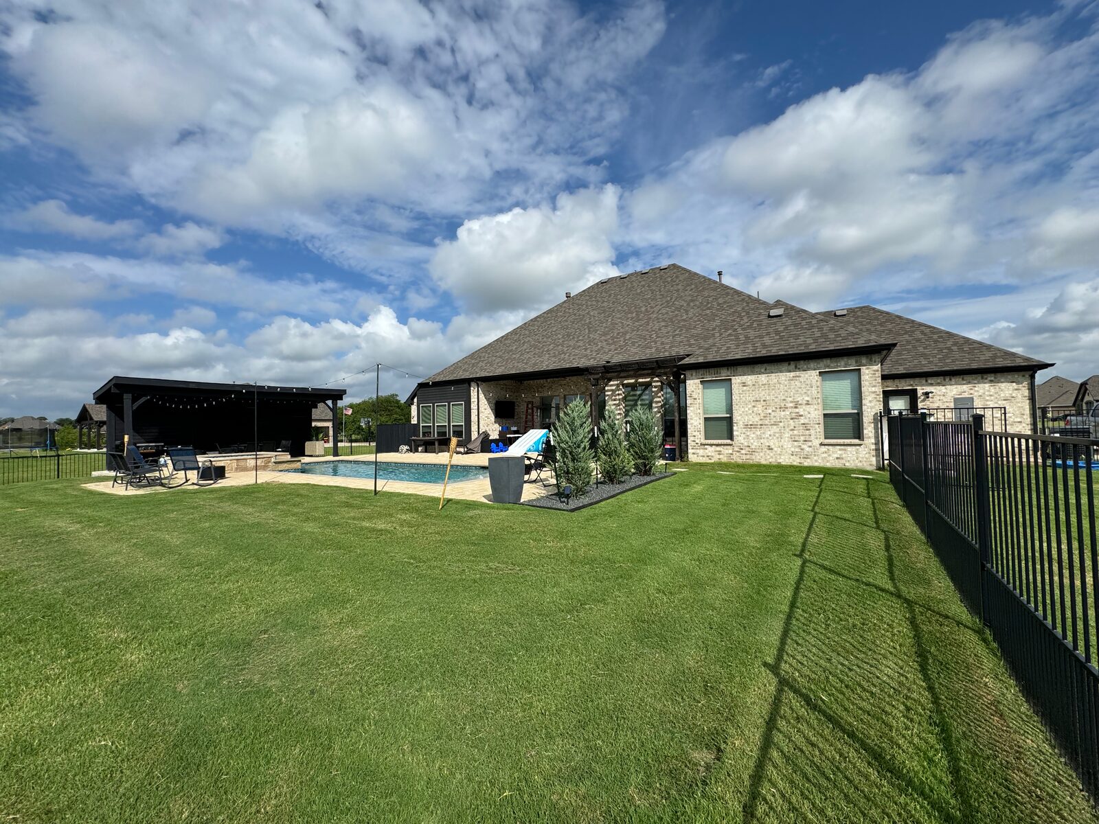 Dense backyard turf on a well-maintained Rockwall County lawn